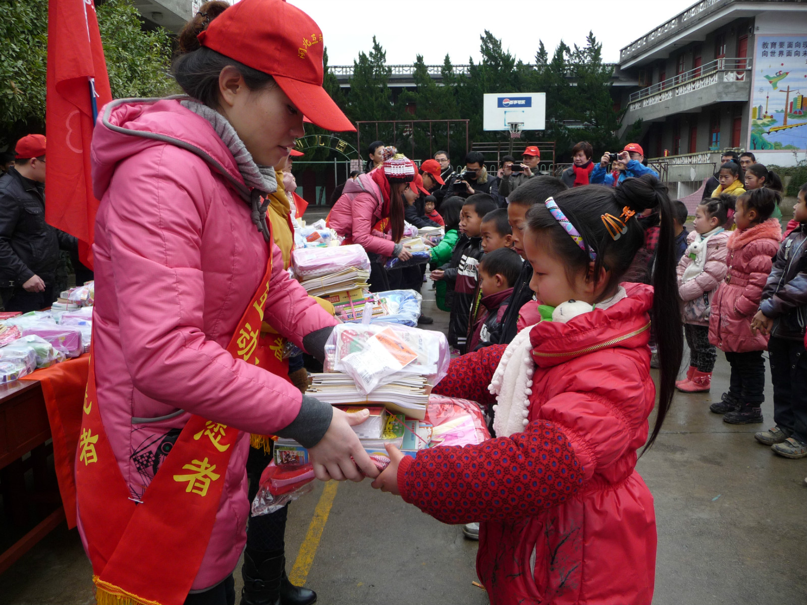 2012年3月27日建瓯龙村中心小学开展活动1.jpg
